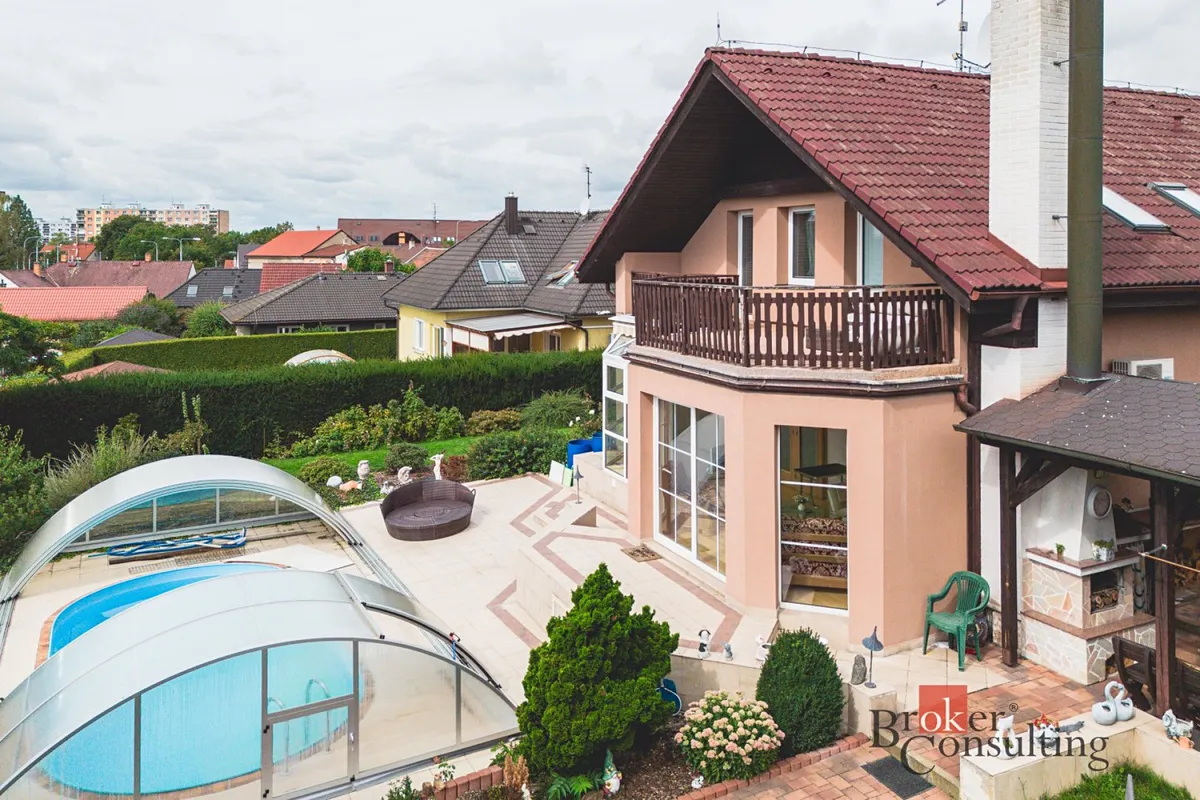 Prodej rodinného domu 322 m², pozemek 1262 m²